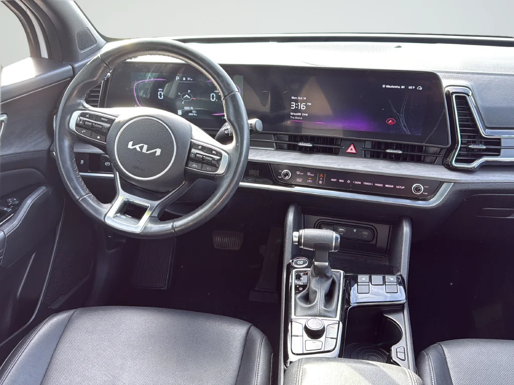 Used 2025 White Kia X-Line image 11