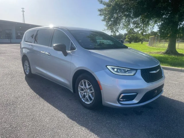 Pre-Owned 2024 Chrysler Pacifica Touring L FWD 4D Passenger Van
