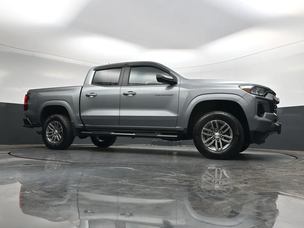 Used 2024 Gray Chevrolet LT image 34