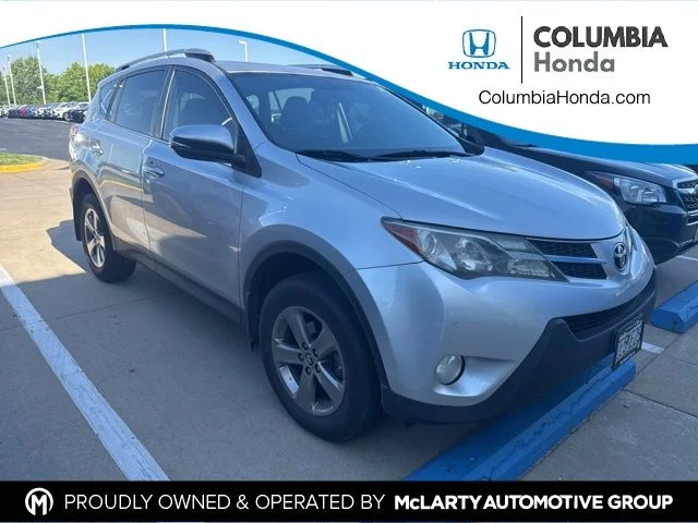 Used 2015 Silver Toyota XLE image 1