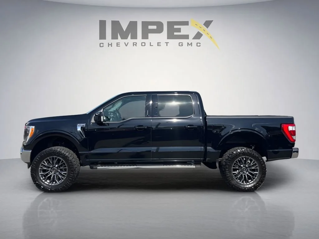 Used 2022  Ford XL image 2