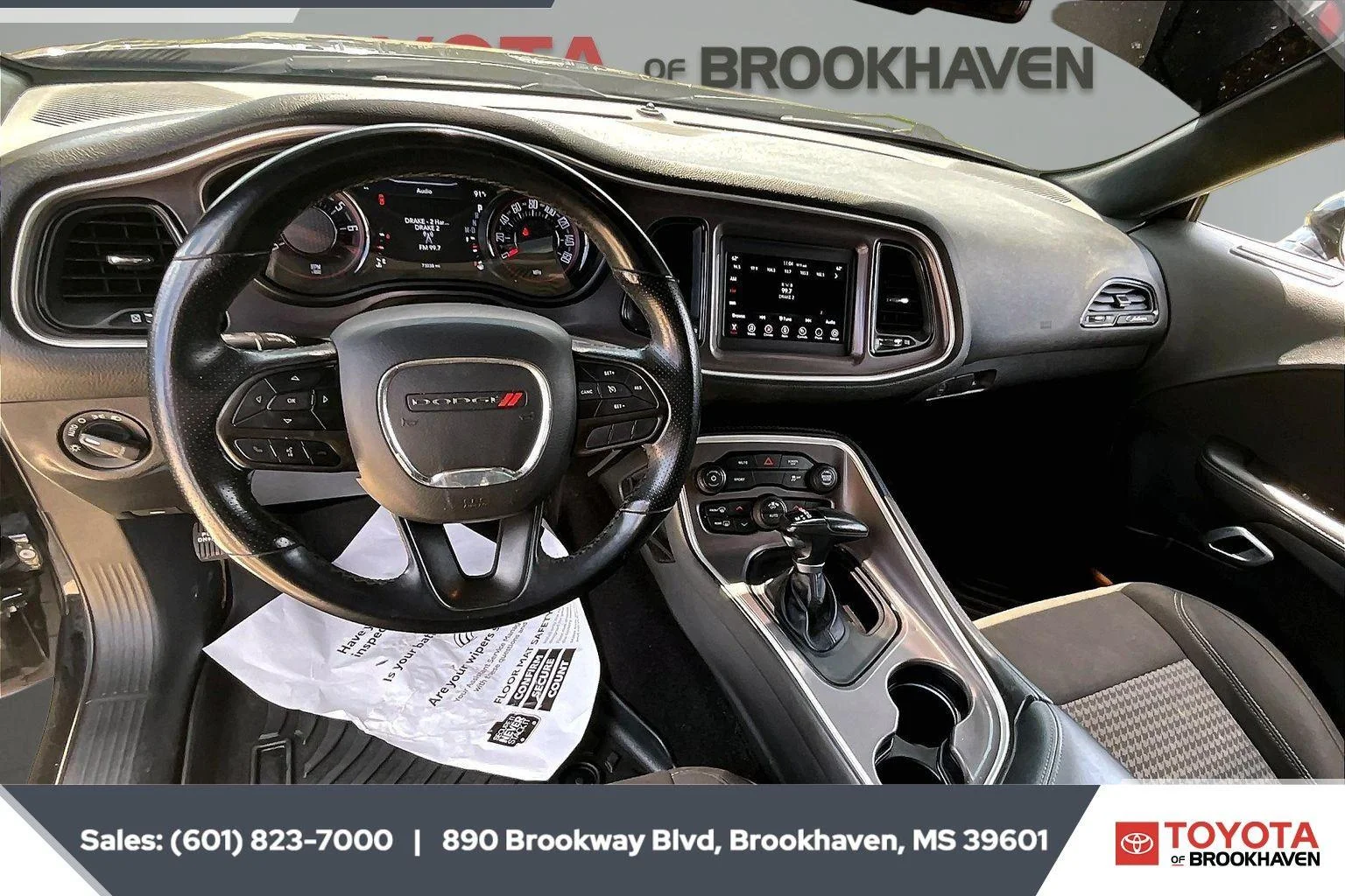 Used 2022 Pitch Black Clearcoat Dodge SXT image 13