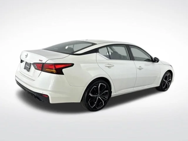 Used 2024 White Nissan 2.5 SR image 7