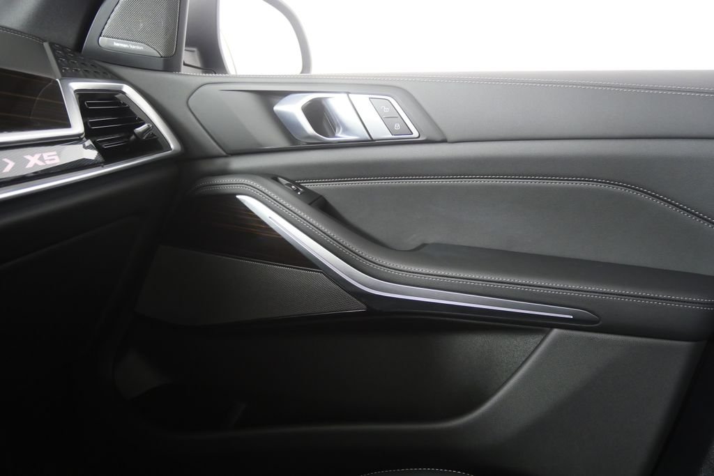 Certified Used 2026 Skyscraper Grey Metallic BMW sDrive40i image 28