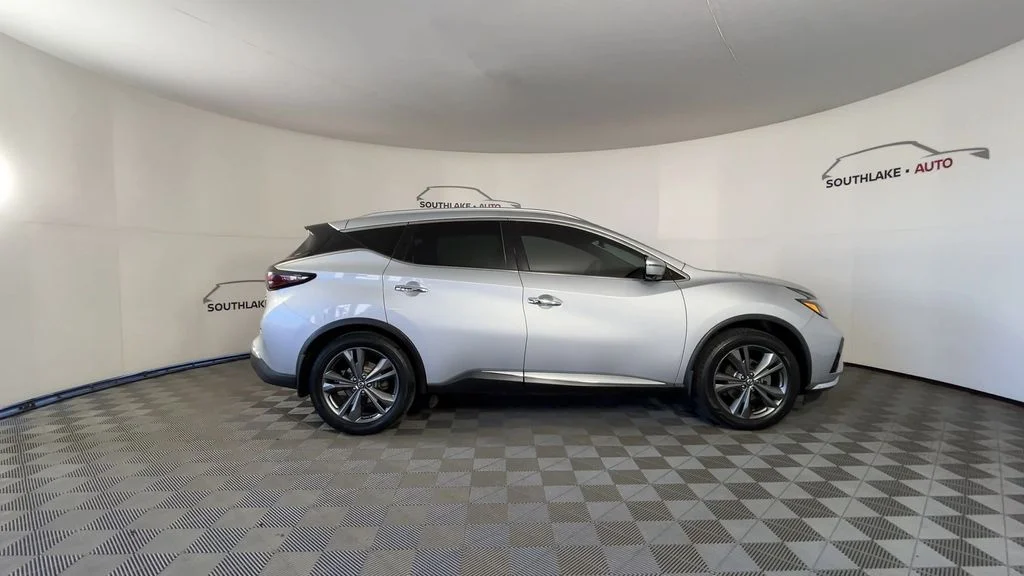 Used 2019 Silver Nissan Platinum image 9