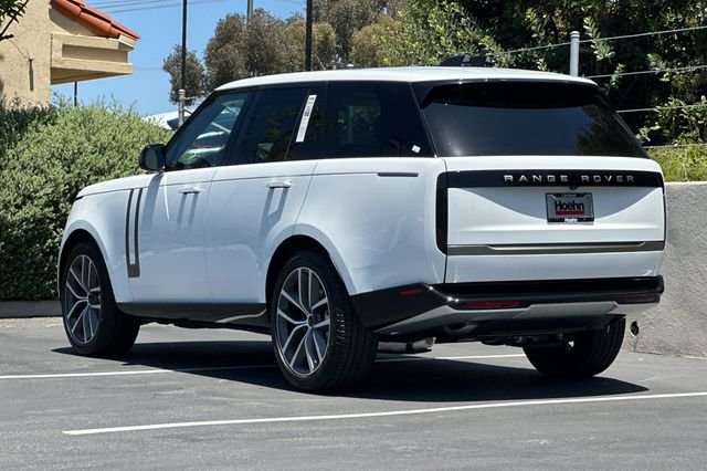 New 2026 Fuji White Land Rover SE image 3