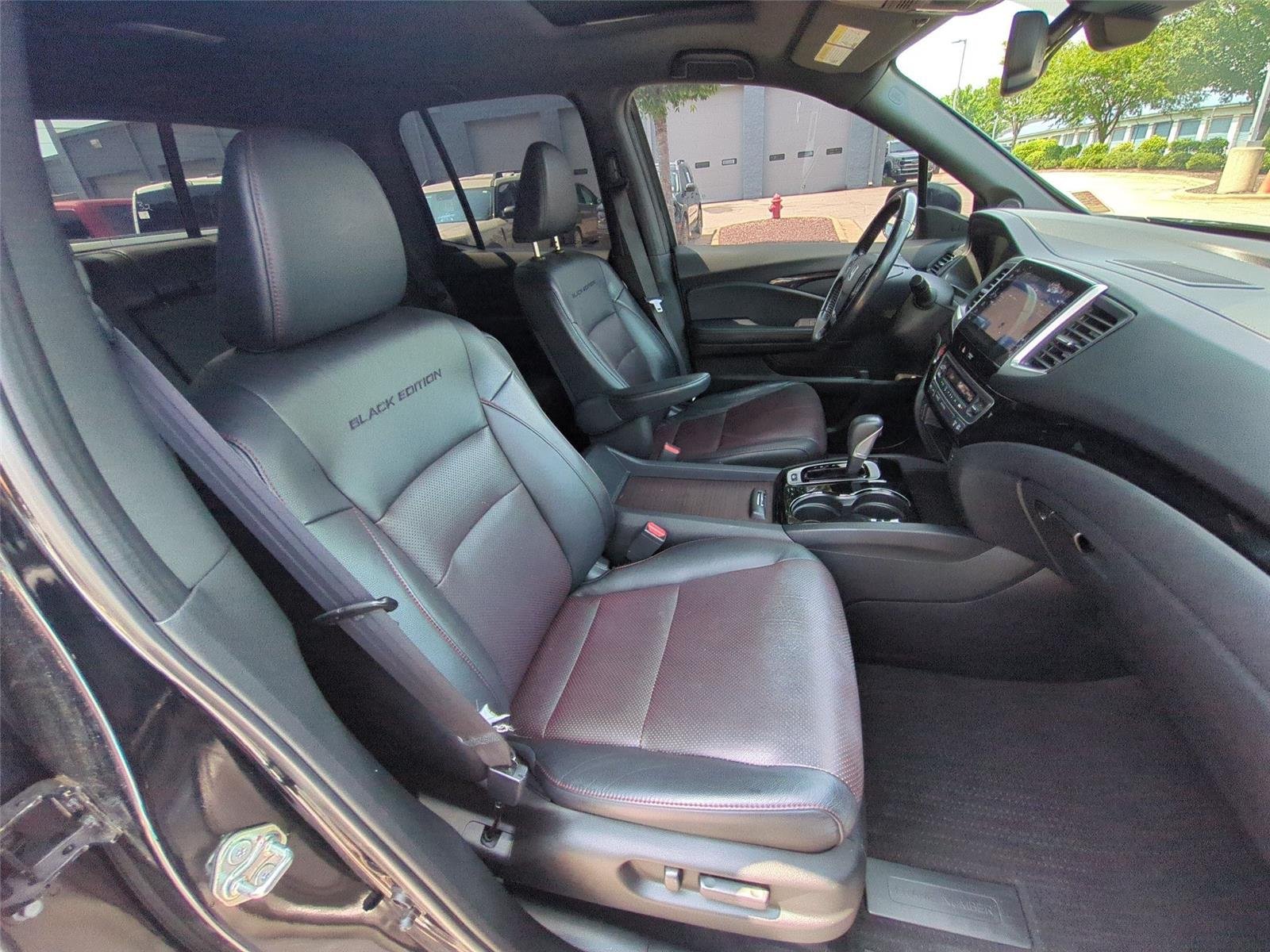 Used 2017 Crystal Black Pearl Honda Black Edition image 39