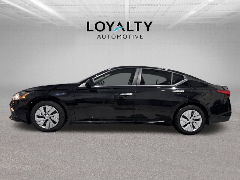 Used 2022 Black Nissan 2.5 S image 2