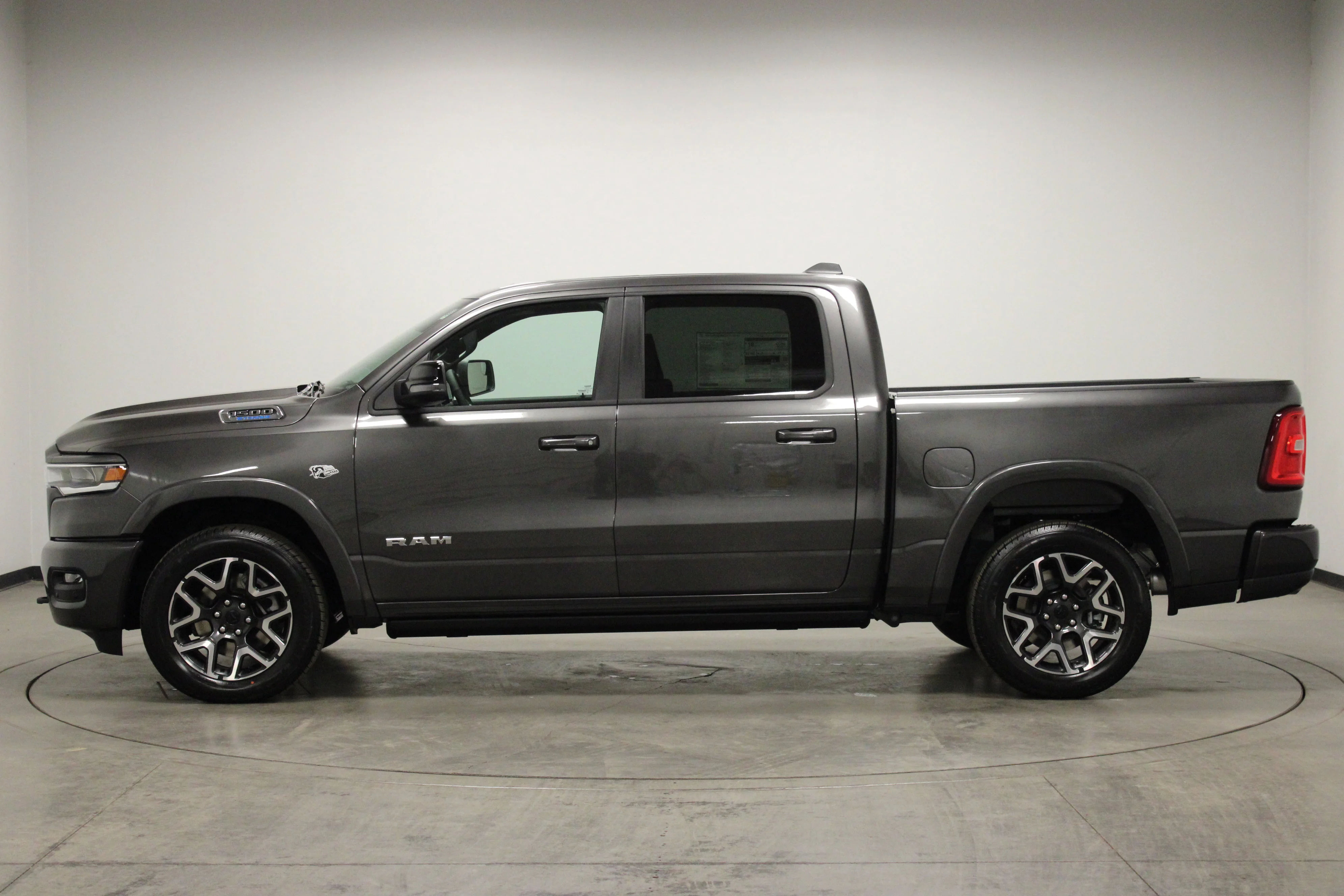 New 2026 Granite Crystal Metallic Clear-Coat Exterior Paint RAM Laramie image 5