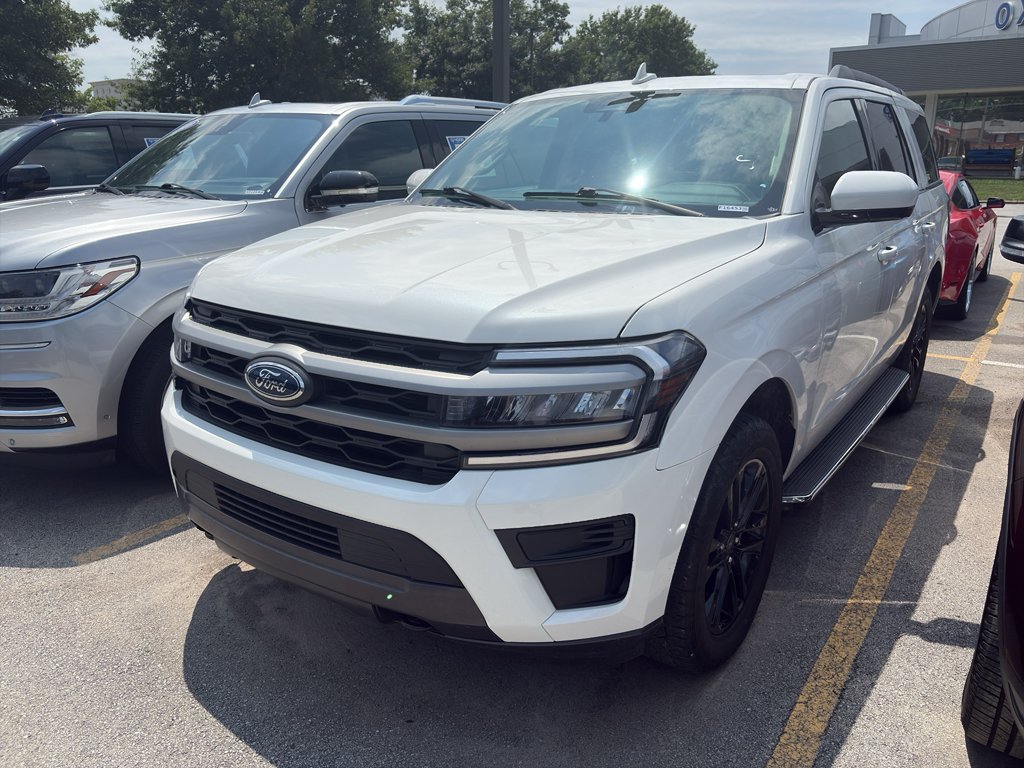 Used 2023 Star White Metallic Tri-Coat Ford XLT image 2