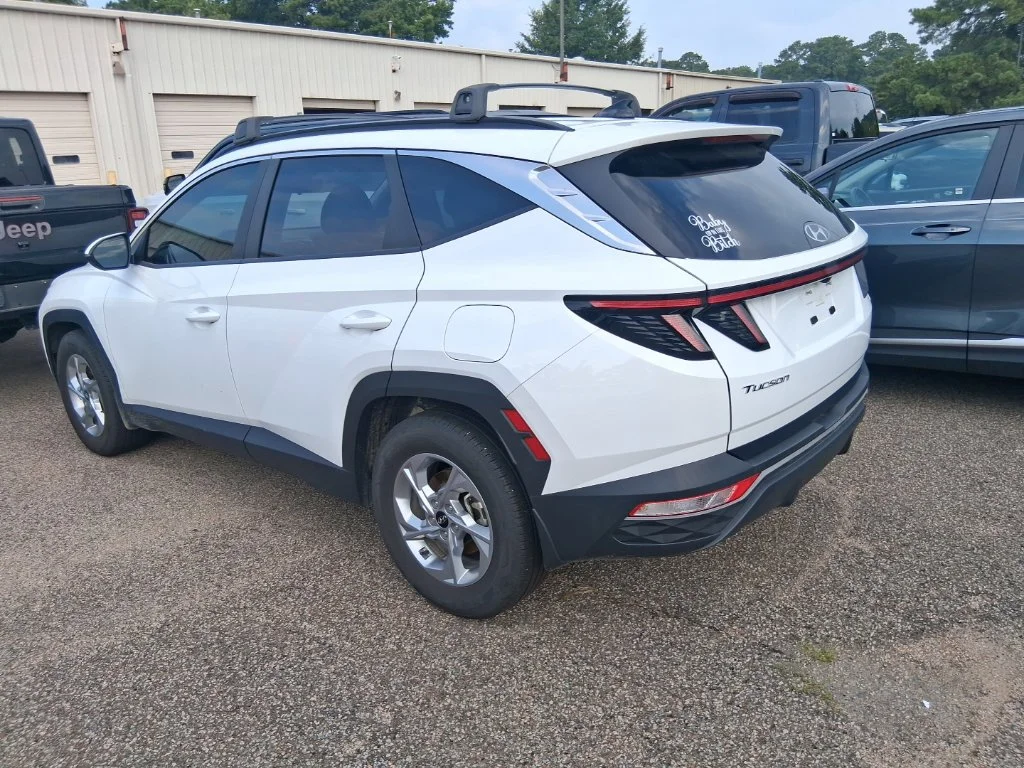 Used 2023 White Hyundai SEL image 2