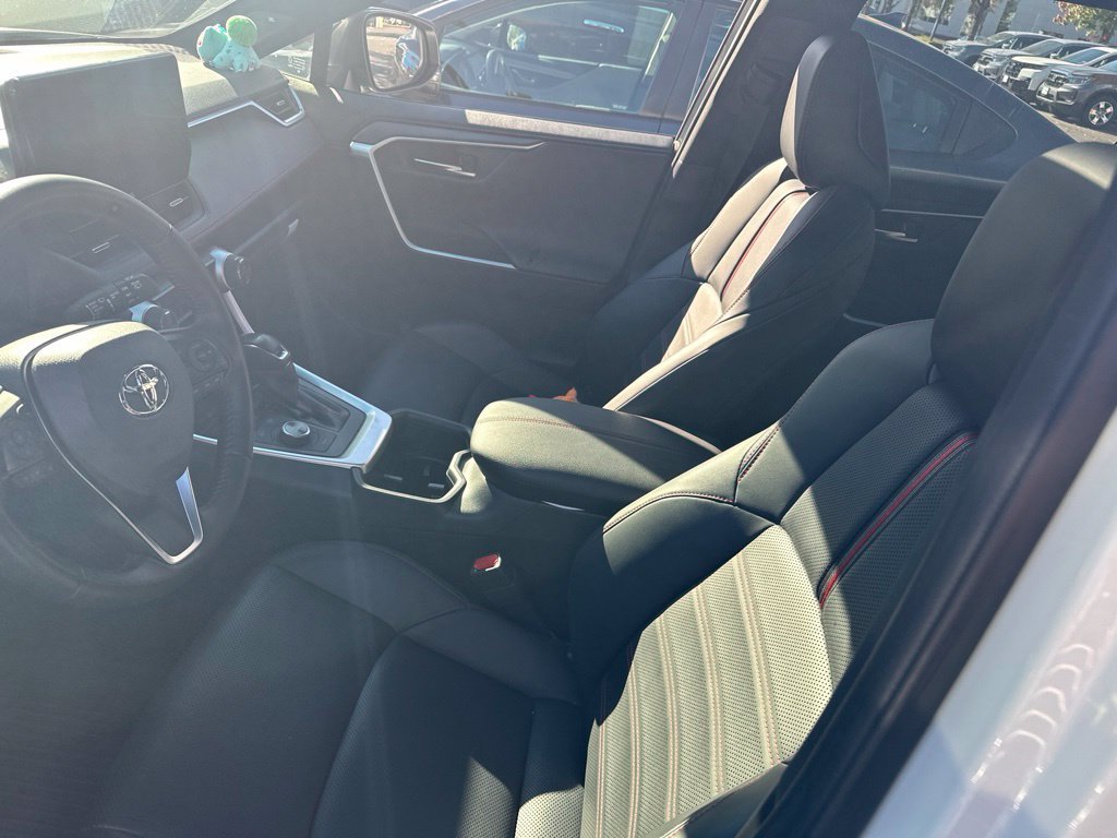 Used 2025 Wind Chill Pearl/Midnight Black Metallic Toyota XSE image 4