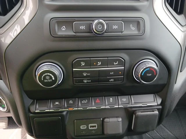 Used 2025 White Chevrolet Custom image 39