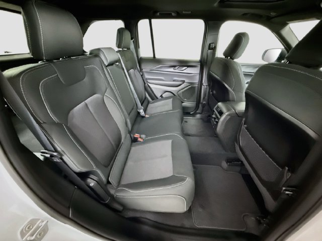 New 2027 Bright White Clear-Coat Paint Jeep Laredo X image 26