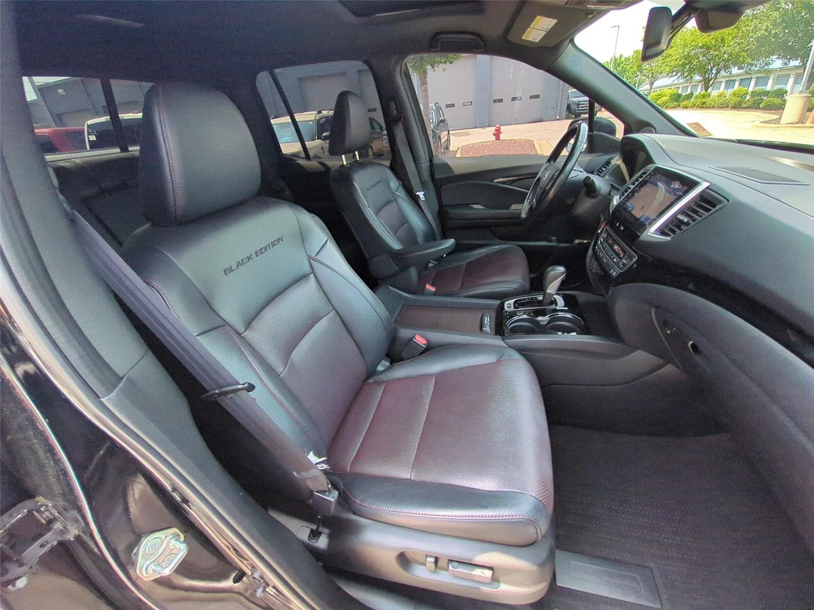 Used 2017 Crystal Black Pearl Honda Black Edition image 39