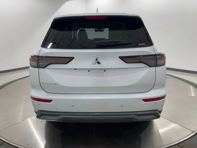 Used 2025 White Mitsubishi SE image 4