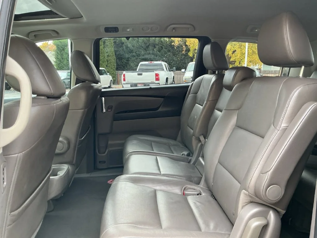 Used 2014 Silver Honda EX-L image 27