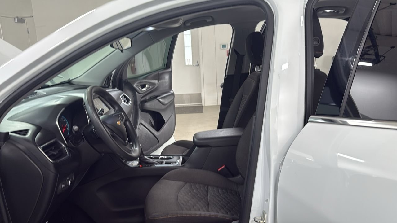 Used 2018 White Chevrolet LT image 12