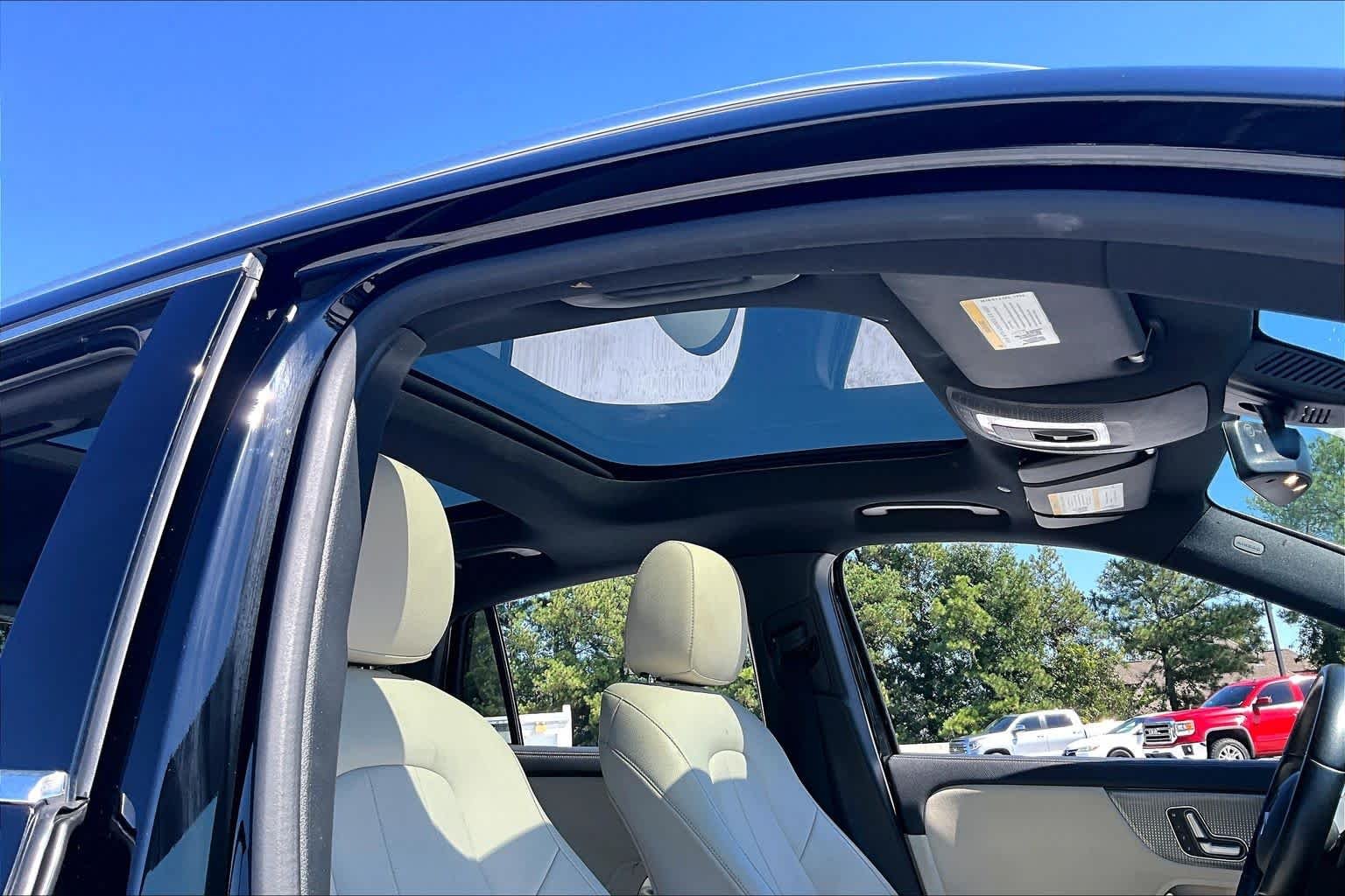 Used 2021 Night Black Mercedes-Benz GLA 250 image 13