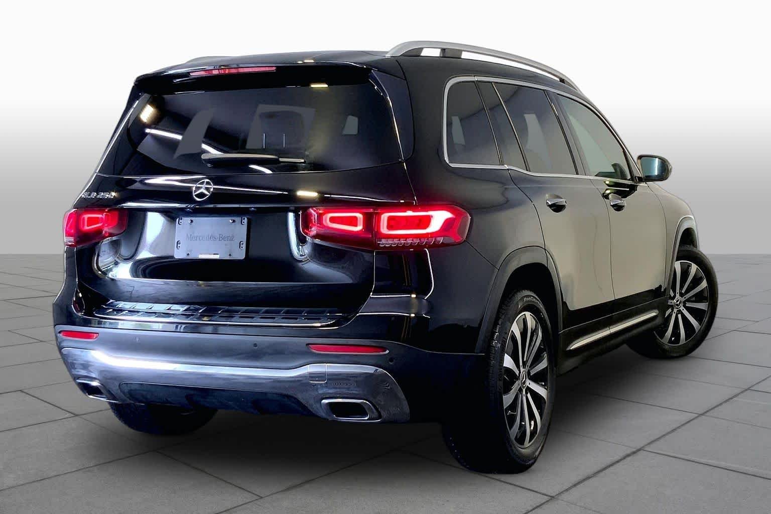Used 2021 Night Black Mercedes-Benz GLB 250 image 13