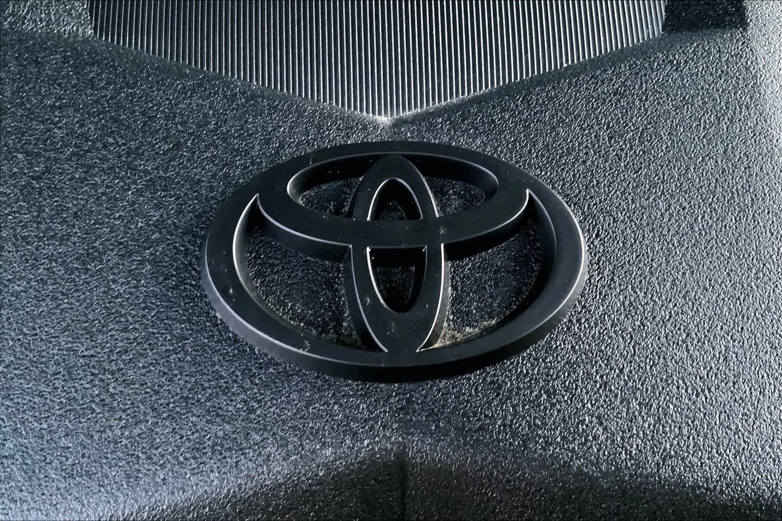 Used 2021 Midnight Black Metallic Toyota SR5 Premium image 31