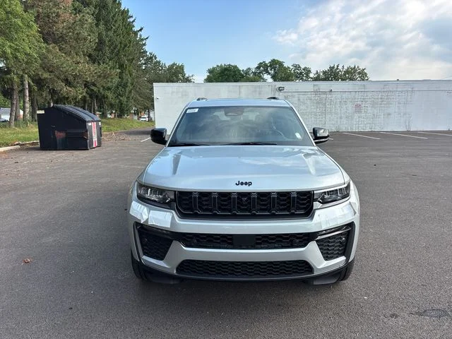 New 2026 Silver Zynith Exterior Paint Jeep Limited image 5