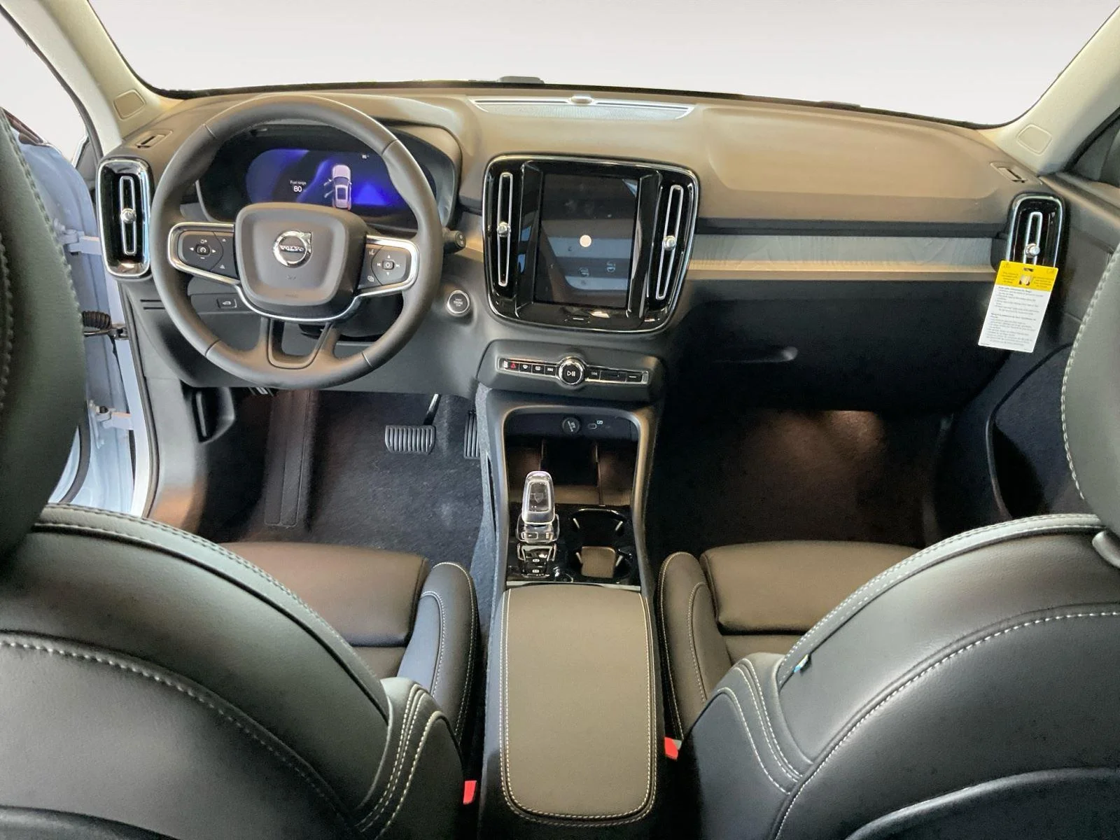 2026 Volvo XC40 Plus - Photo 10