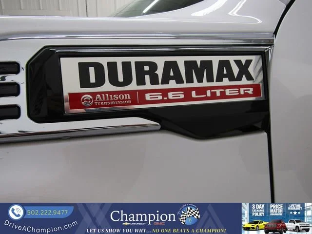 Used 2024 White Frost Tricoat GMC Denali image 4