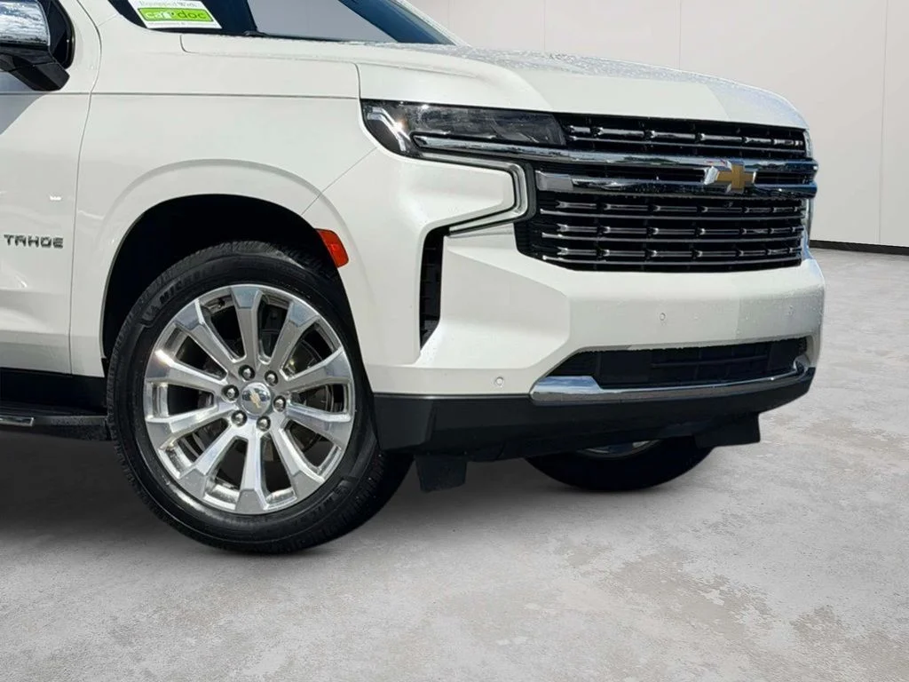 Used 2023 Iridescent Pearl Tricoat Chevrolet Premier image 3