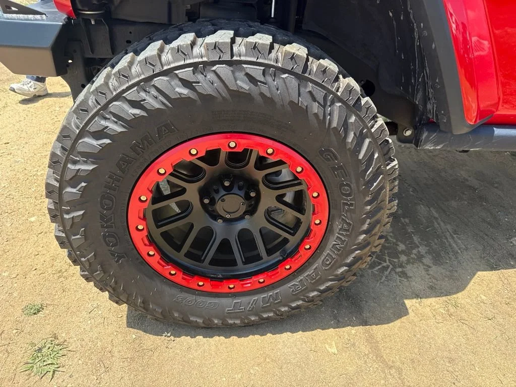 Used 2019  Jeep Sport image 24