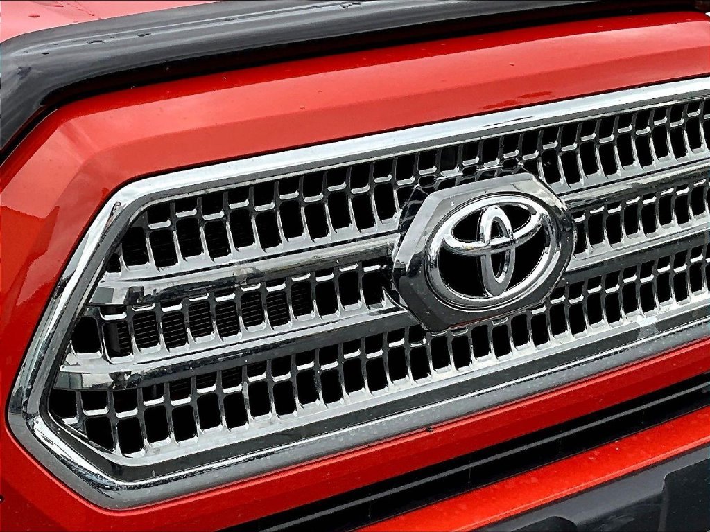 Used 2016 Red Toyota TRD Off-Road image 32