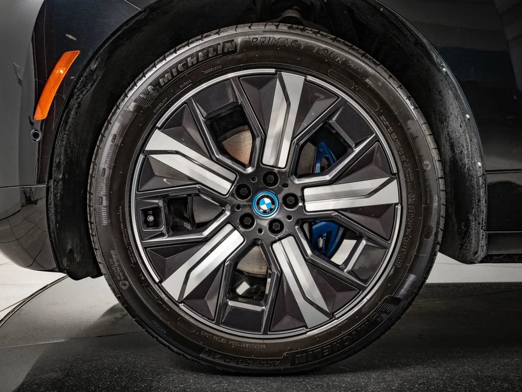 Used 2023 Black Sapphire Metallic BMW xDrive50 image 13
