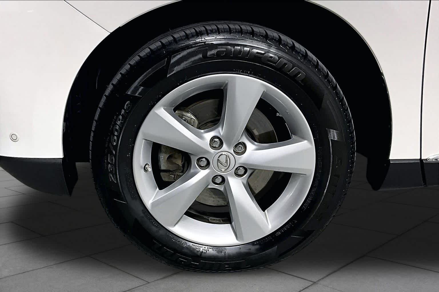 Used 2015 Starfire Pearl Lexus  image 10