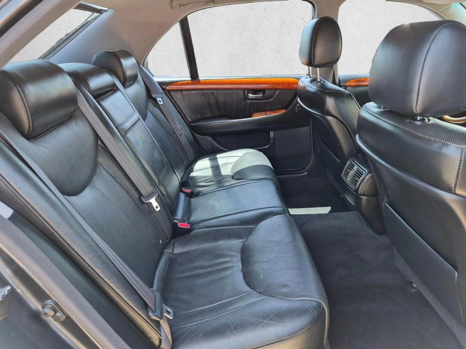 Used 2004 Silver/Gray Lexus  image 20