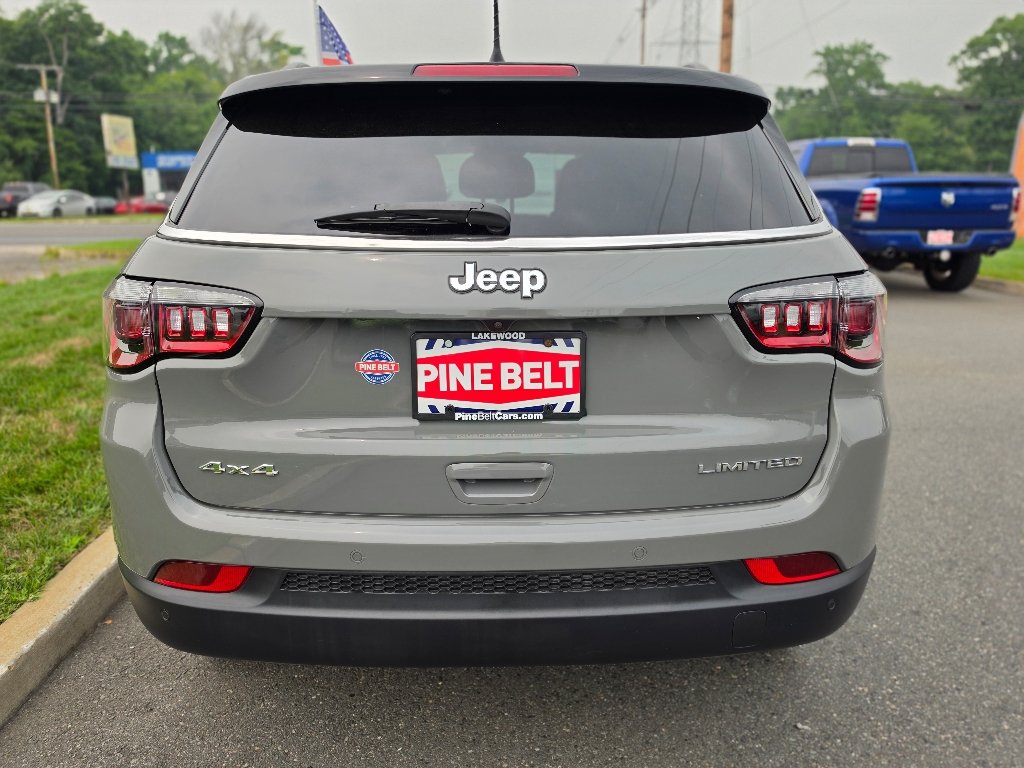 Certified Used 2024 Sting-Gray Clear Coat Jeep Limited image 20