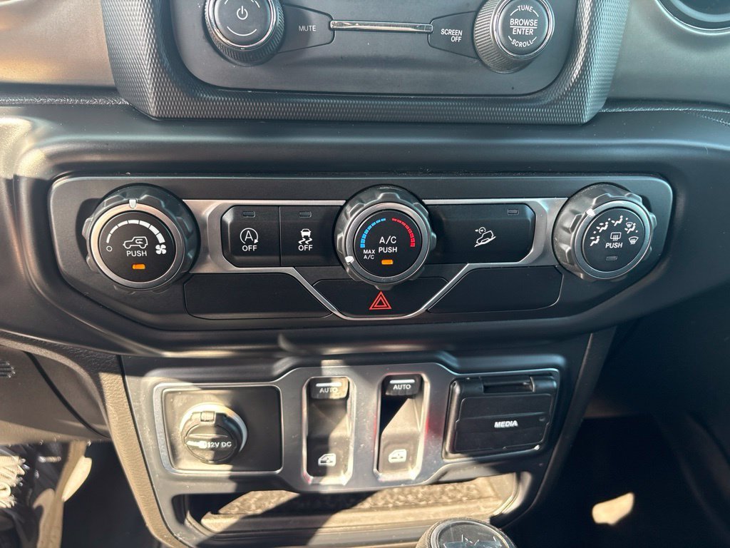 Used 2019 Silver Jeep Sport S image 19