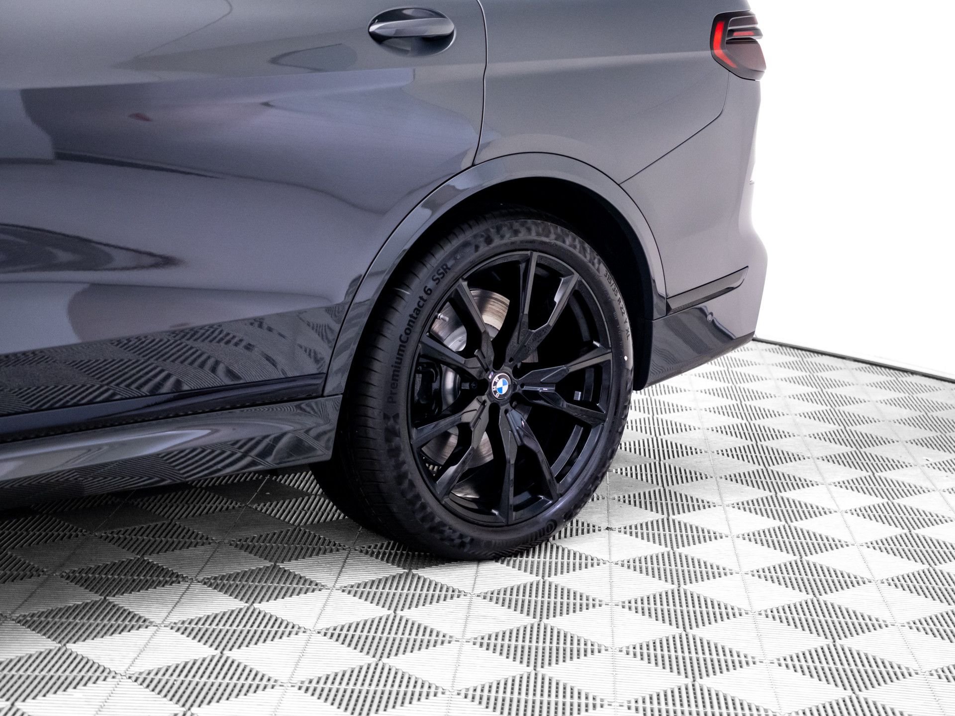 New 2027 Dravit Grey Metallic BMW M60i image 36