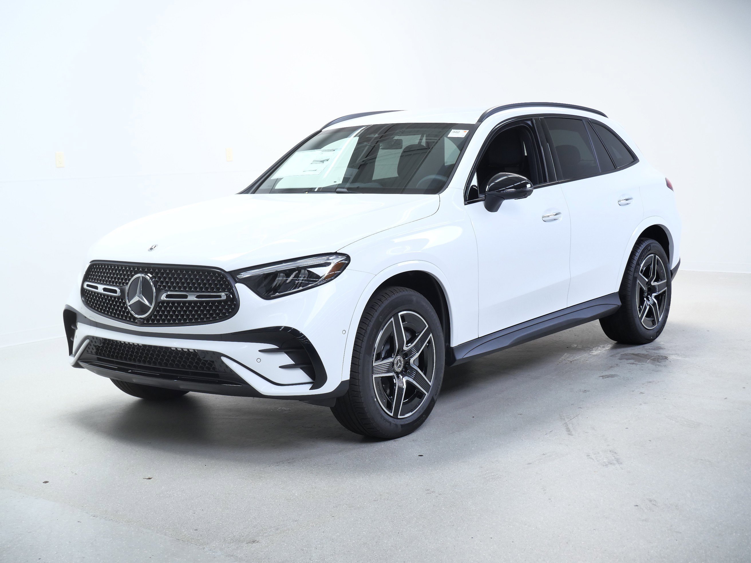 New 2026 MANUFAKTUR Moonlight White Metallic Mercedes-Benz GLC 300 image 9