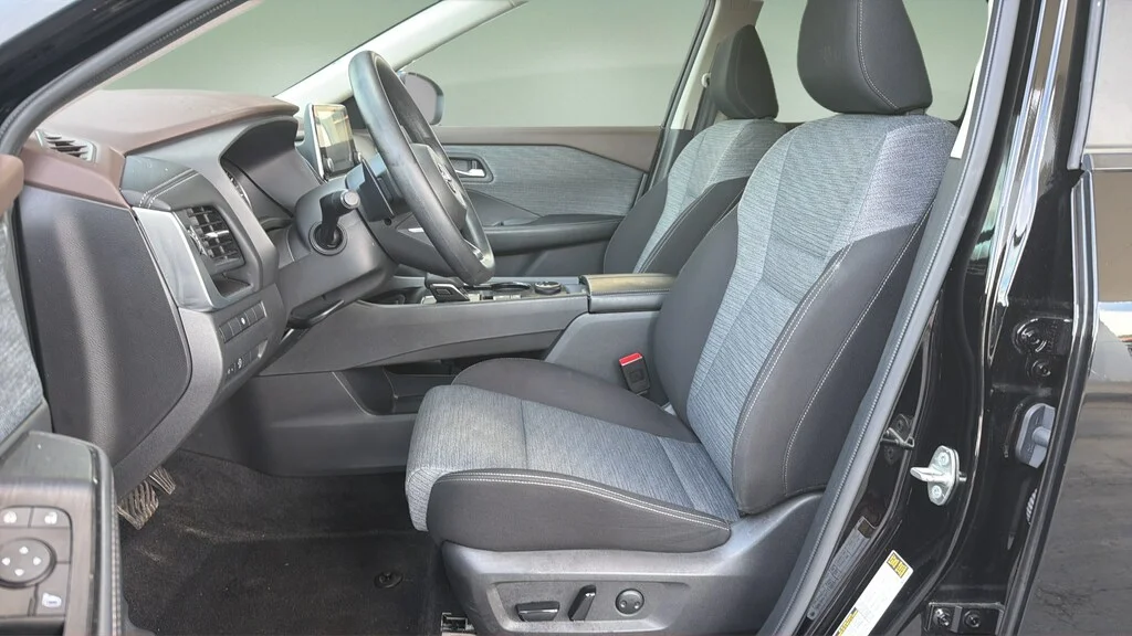 Used 2023 Super Black Nissan SV image 17