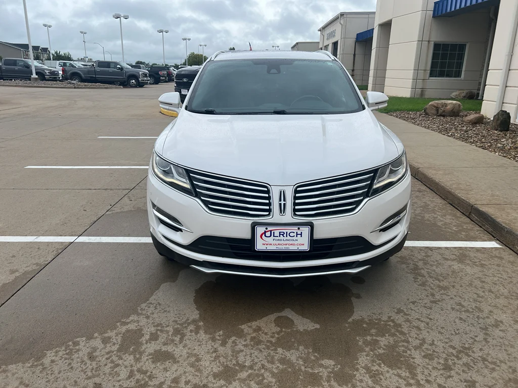 Used 2015 White Platinum Tri-Coat Metallic Lincoln Base image 3