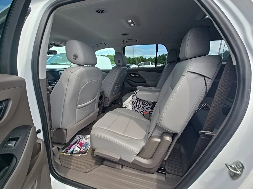 Used 2020 SUMMIT WHITE Chevrolet LT Leather image 3