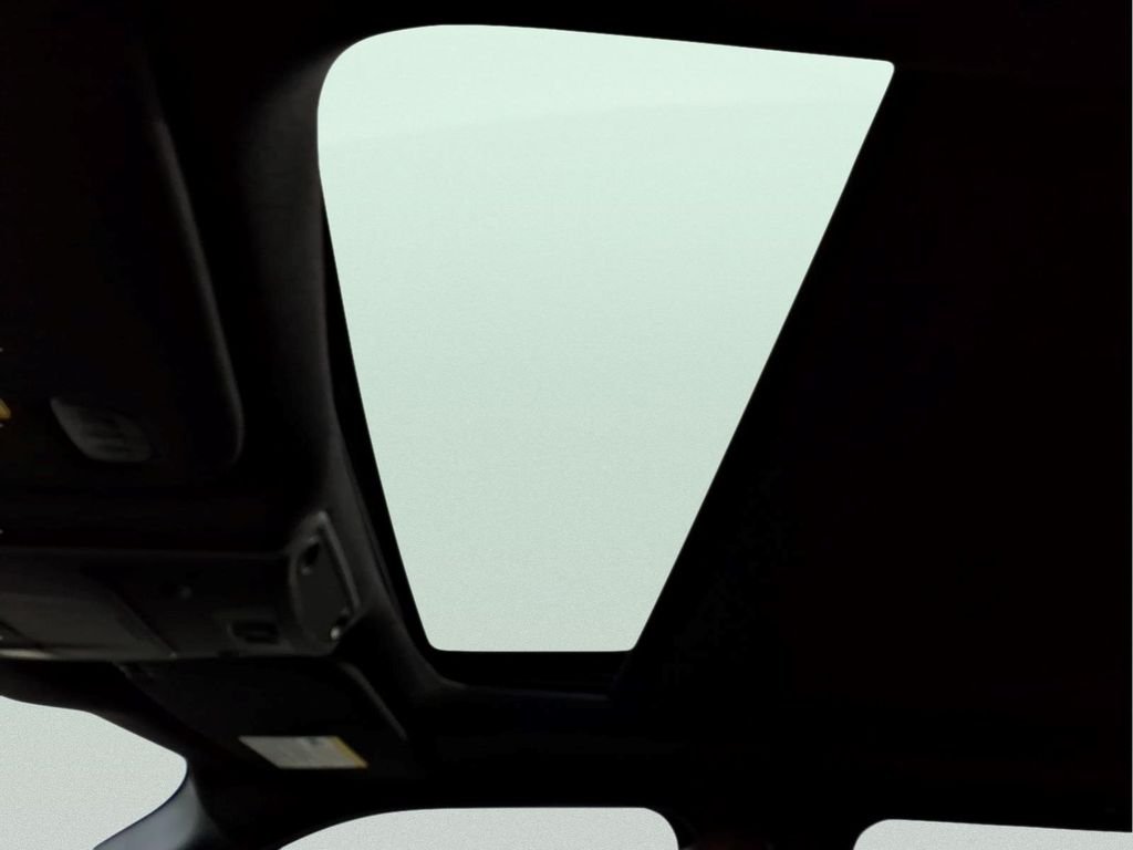 Used 2020 White Ford Platinum image 25