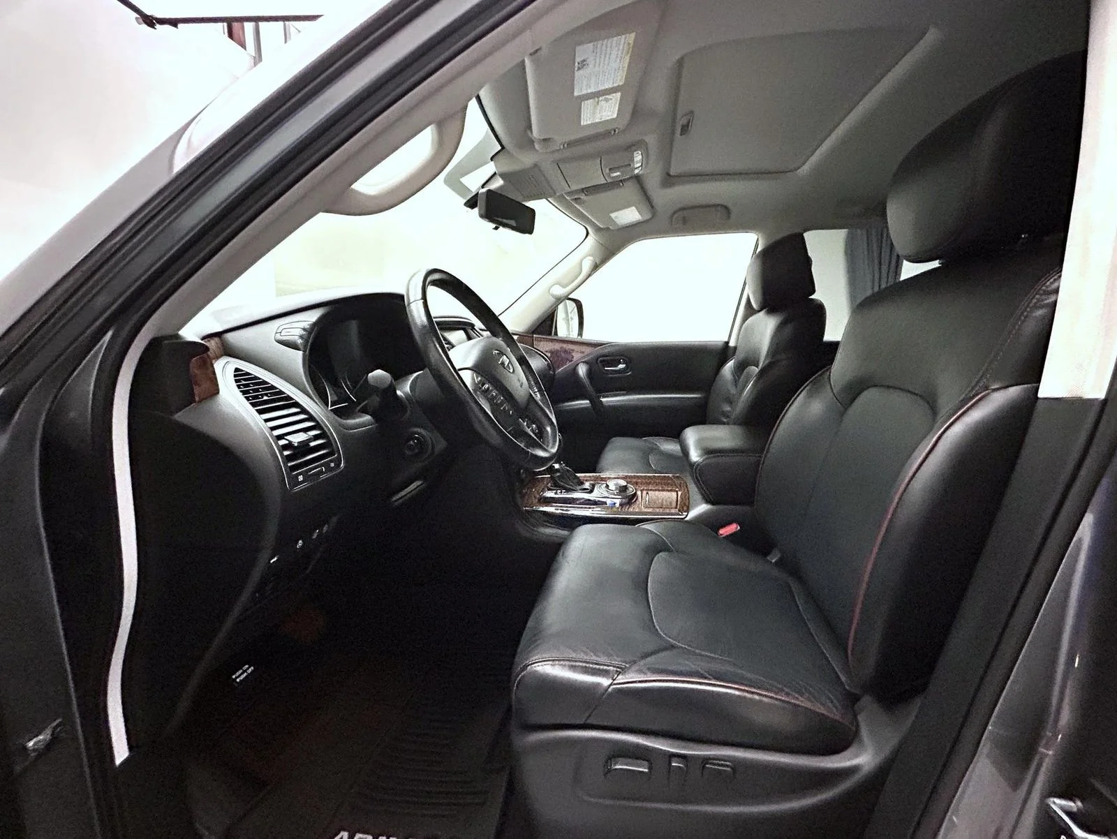 Used 2019 Gray Nissan Platinum image 10