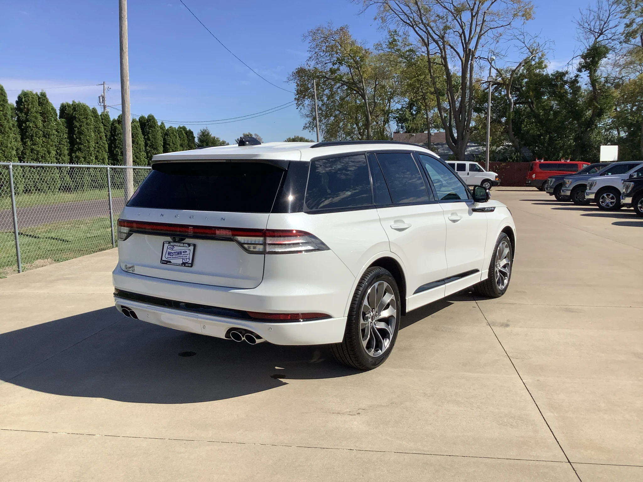 New 2027 Pristine White Metallic Tri-Coat Lincoln Premiere image 4