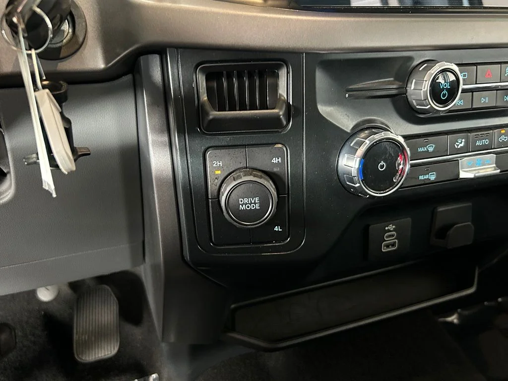 Used 2025 Silver Metallic Ford XLT image 41