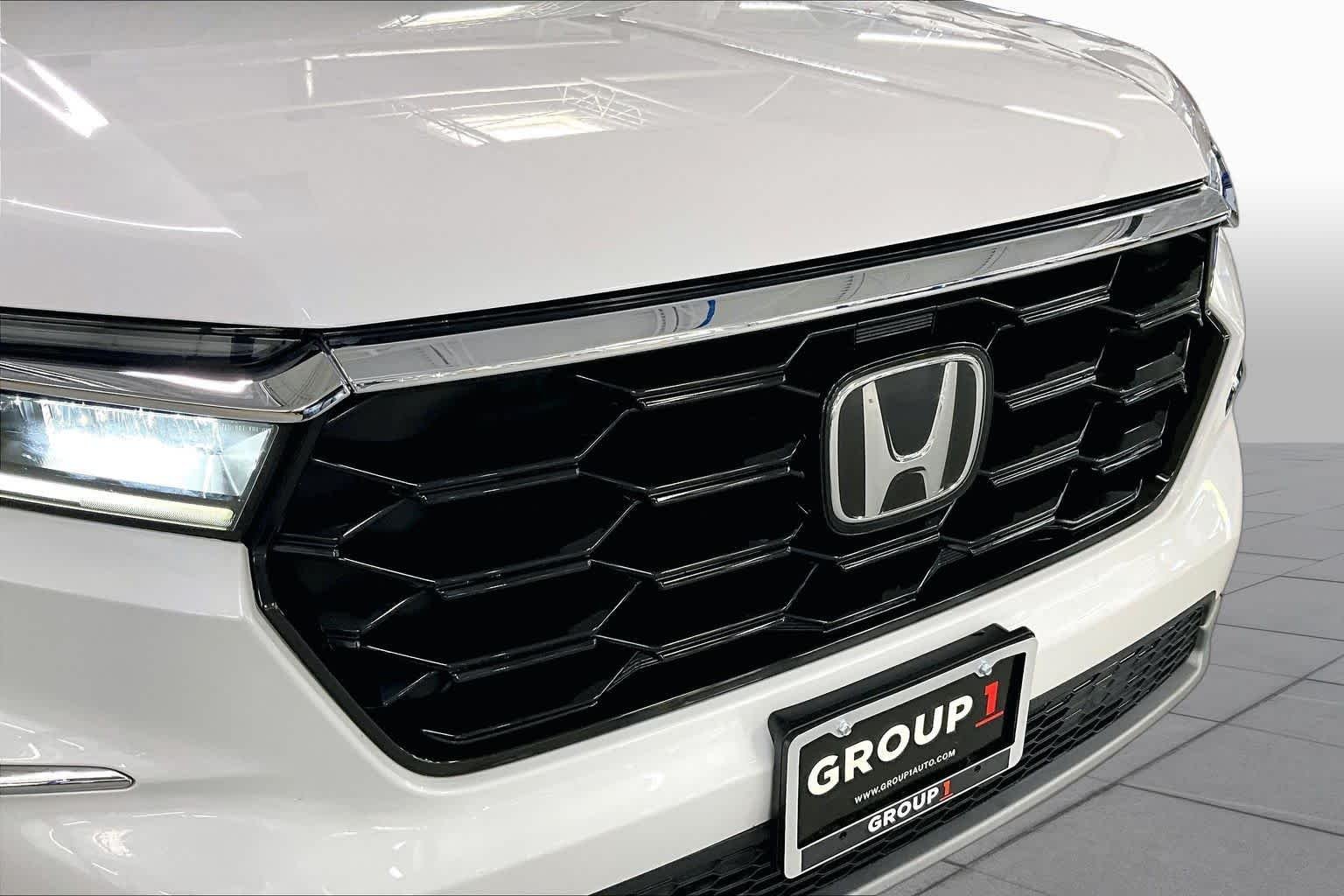Used 2025 Platinum White Pearl Honda Touring image 29