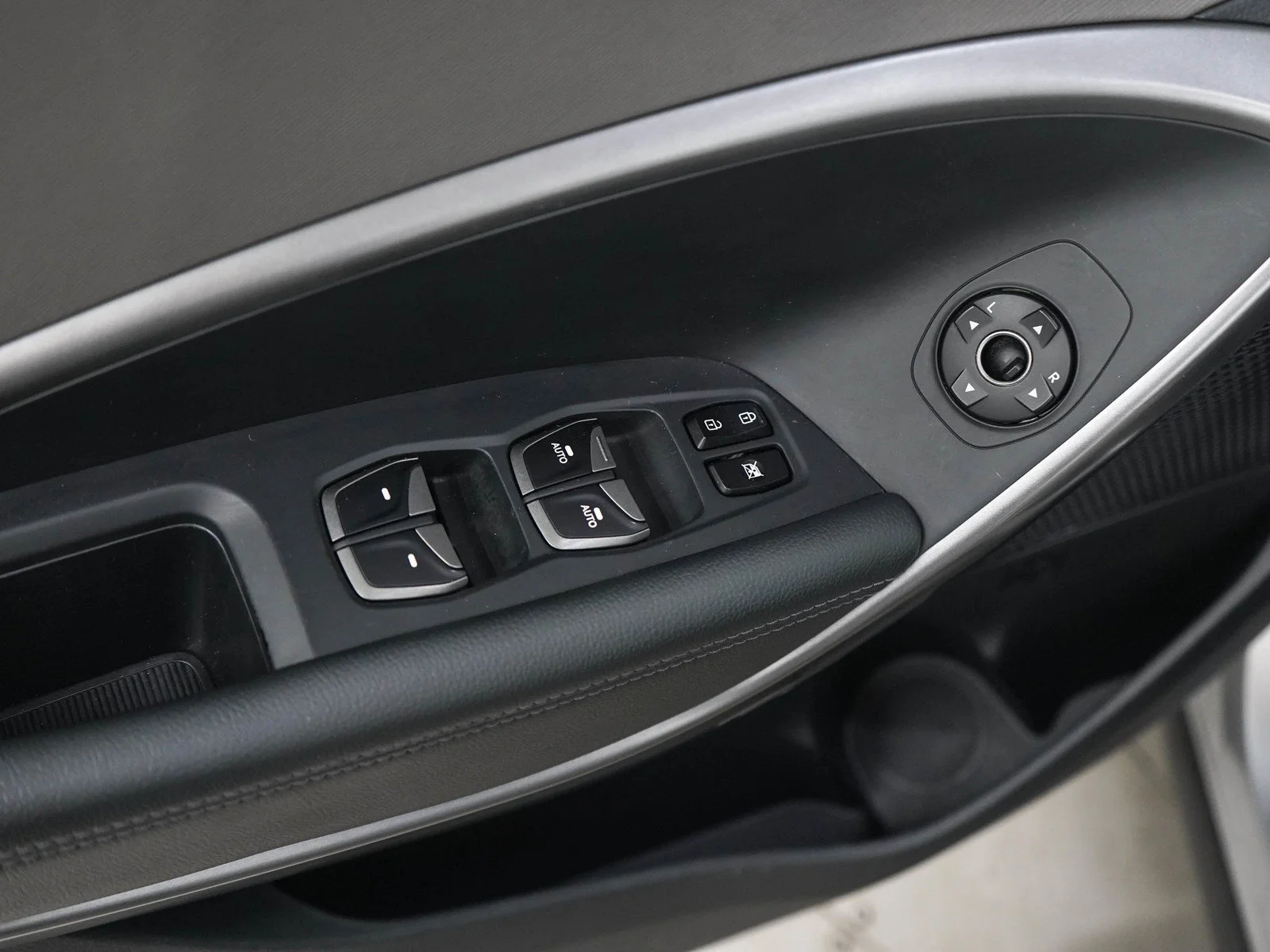 Used 2016 Iron Frost Hyundai SE image 21