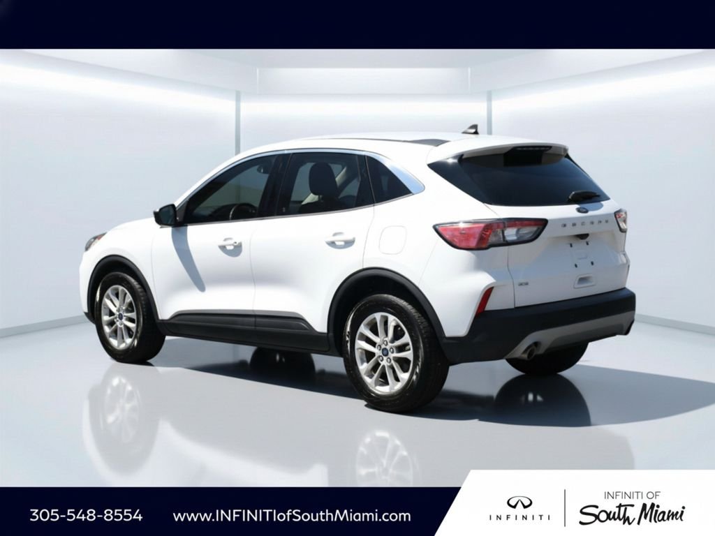 Used 2022 White Ford SE image 4