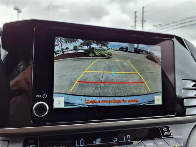 2025 Toyota Camry SE - Photo 27