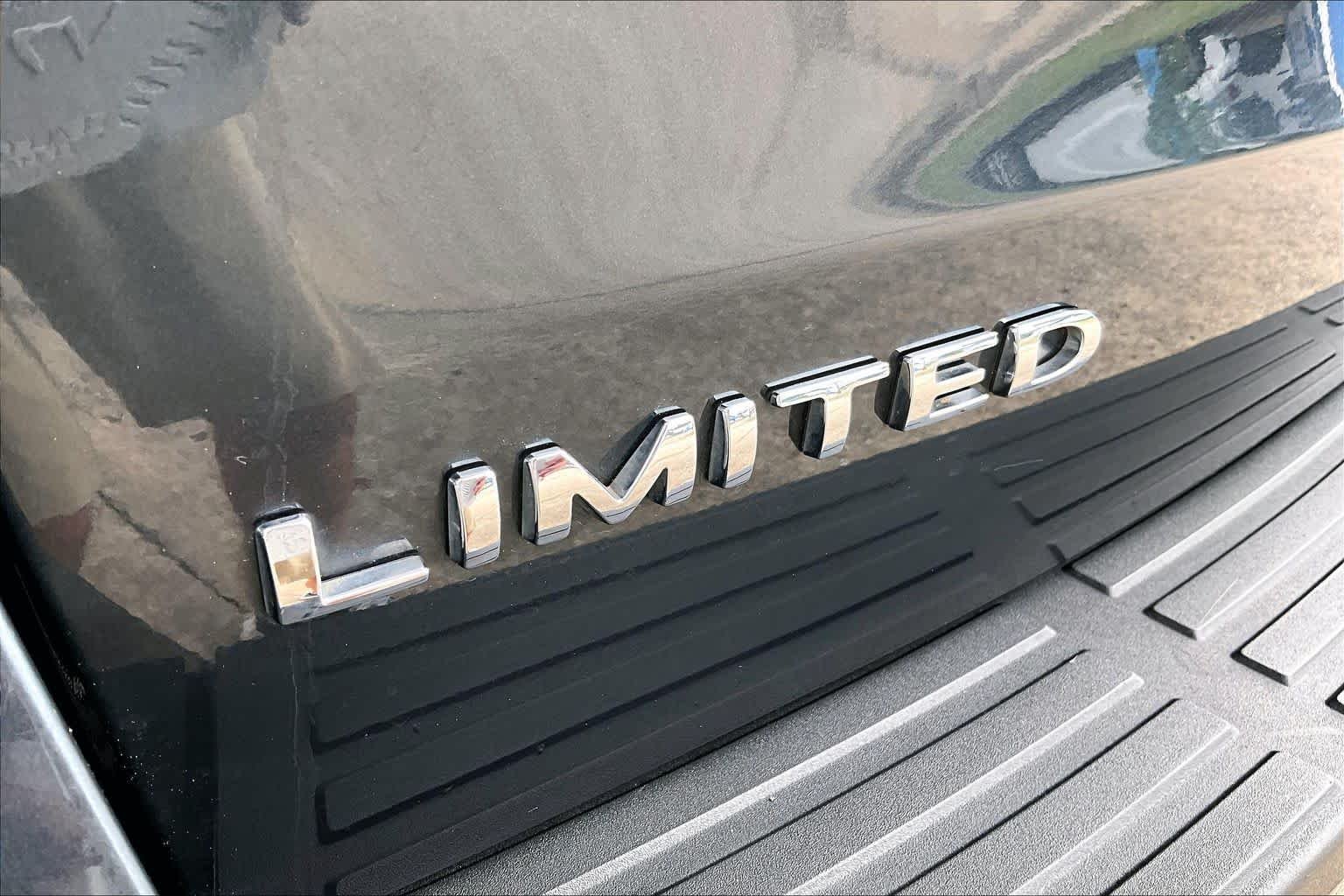 Used 2024 Stone Blue Metallic Ford Limited image 10